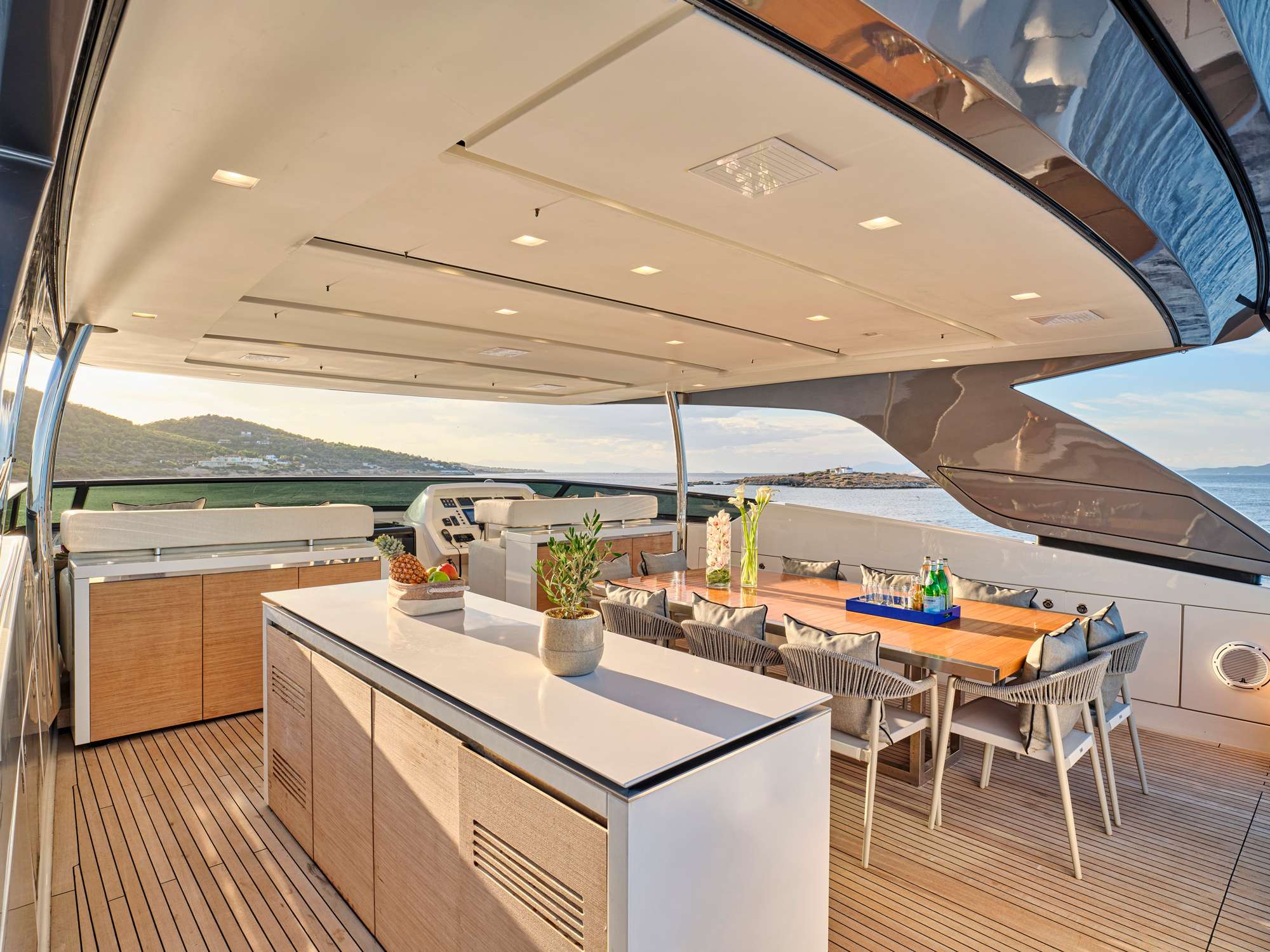 GOLDEN YACHT