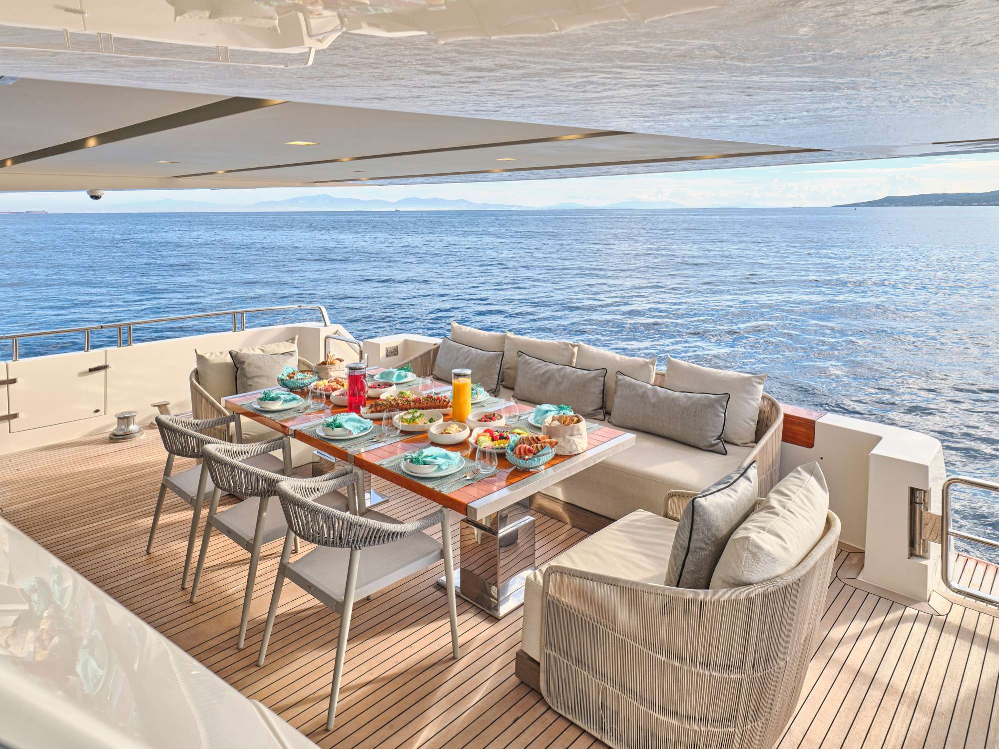 GOLDEN YACHT