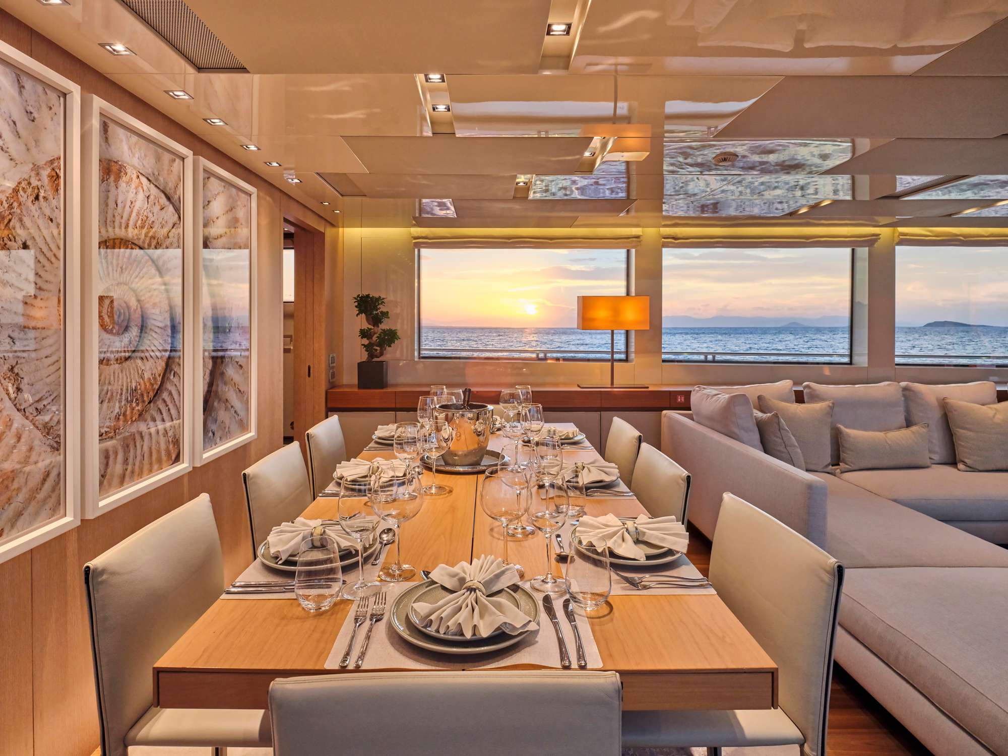 GOLDEN YACHT
