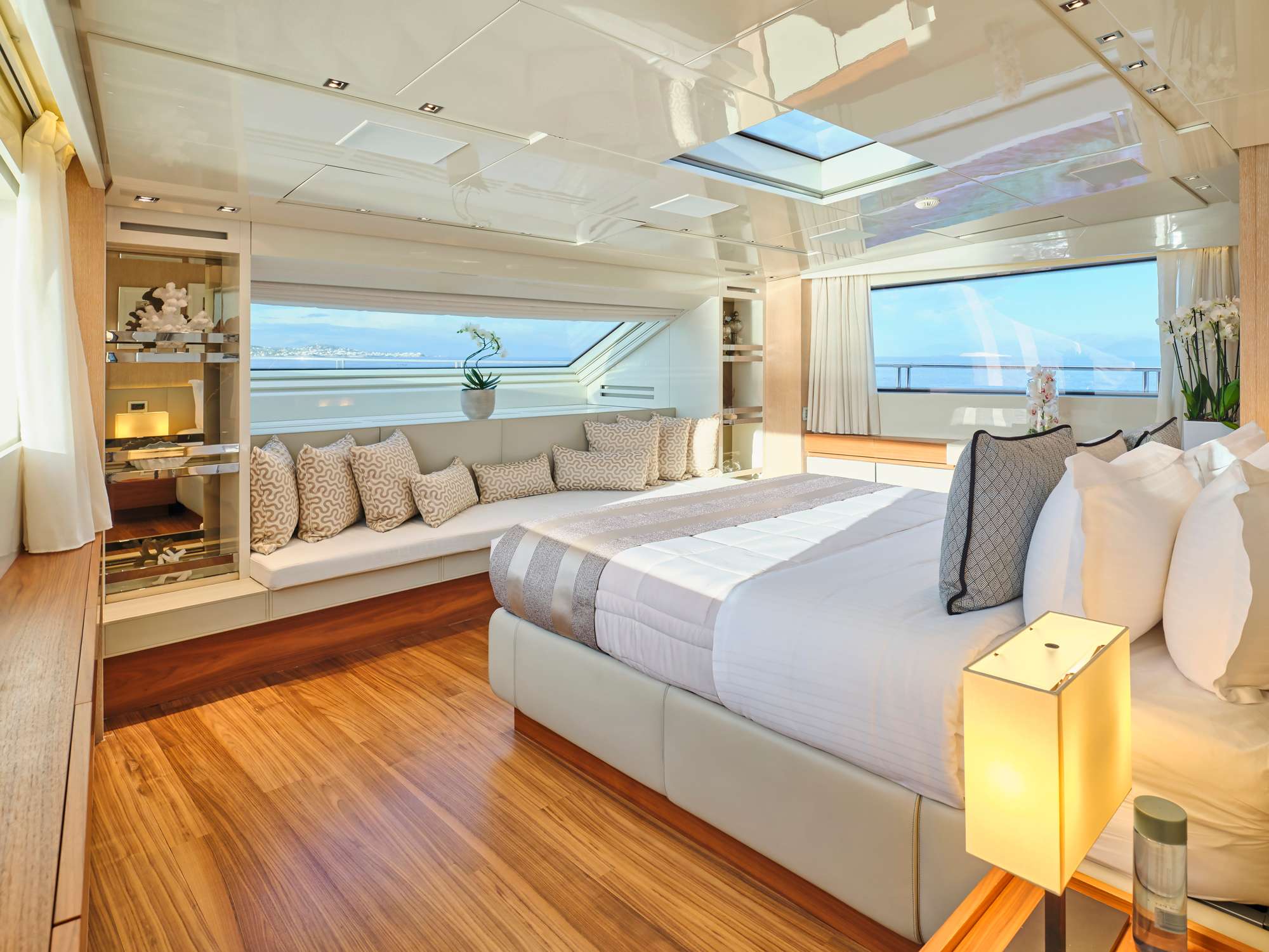 GOLDEN YACHT